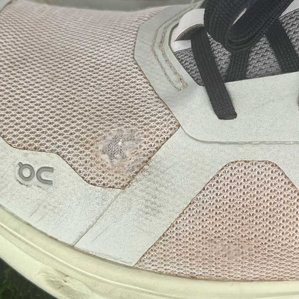 On Cloudrunner Frost Aloe Shoes Women’s US Size 9 - Picture 2 of 12